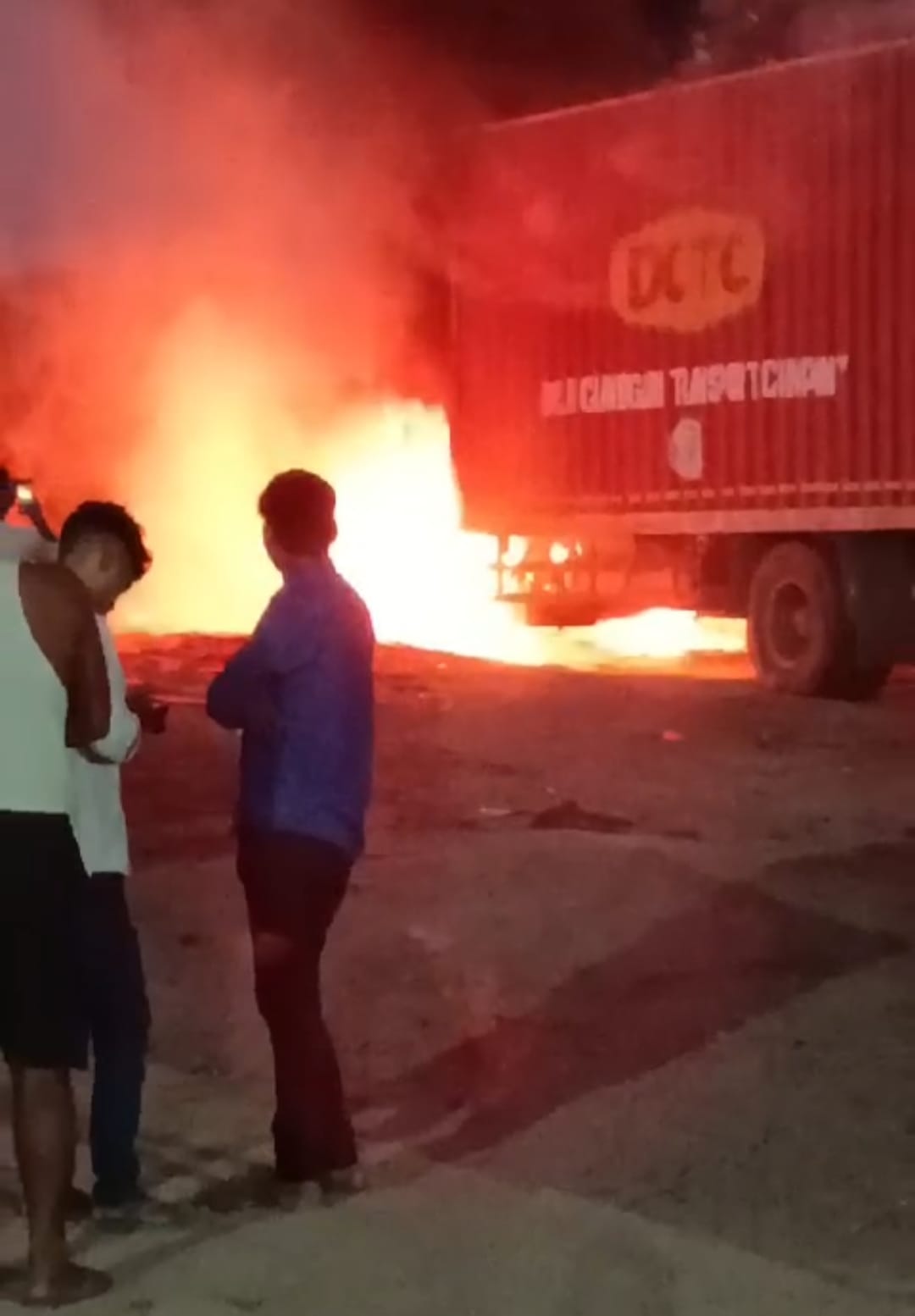 Fire broke out in a standing container, 10 tons of medicines turned into ashes