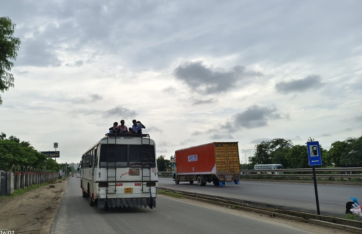 Private buses will be stopped arbitrarily on Rewari-Dharuhera route.