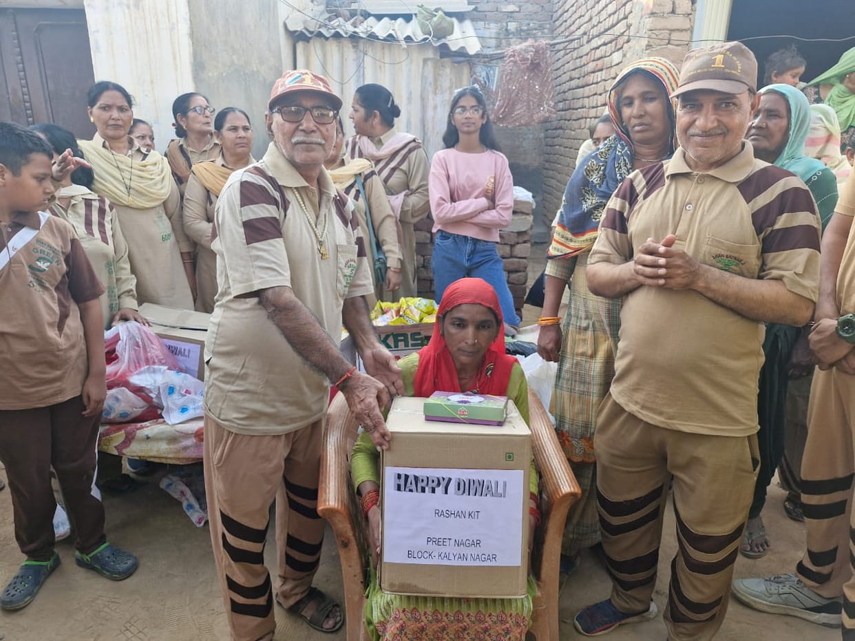 Sadh Sangat celebrated Diwali with the needy