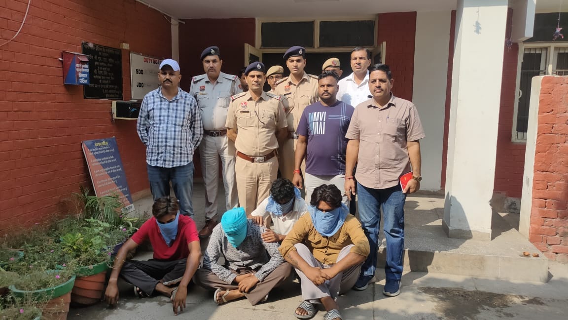 Four accused arrested for robbing Rs 3.39 lakh from an employee