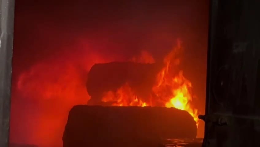Fire broke out in eight places including clothes warehouse and shop