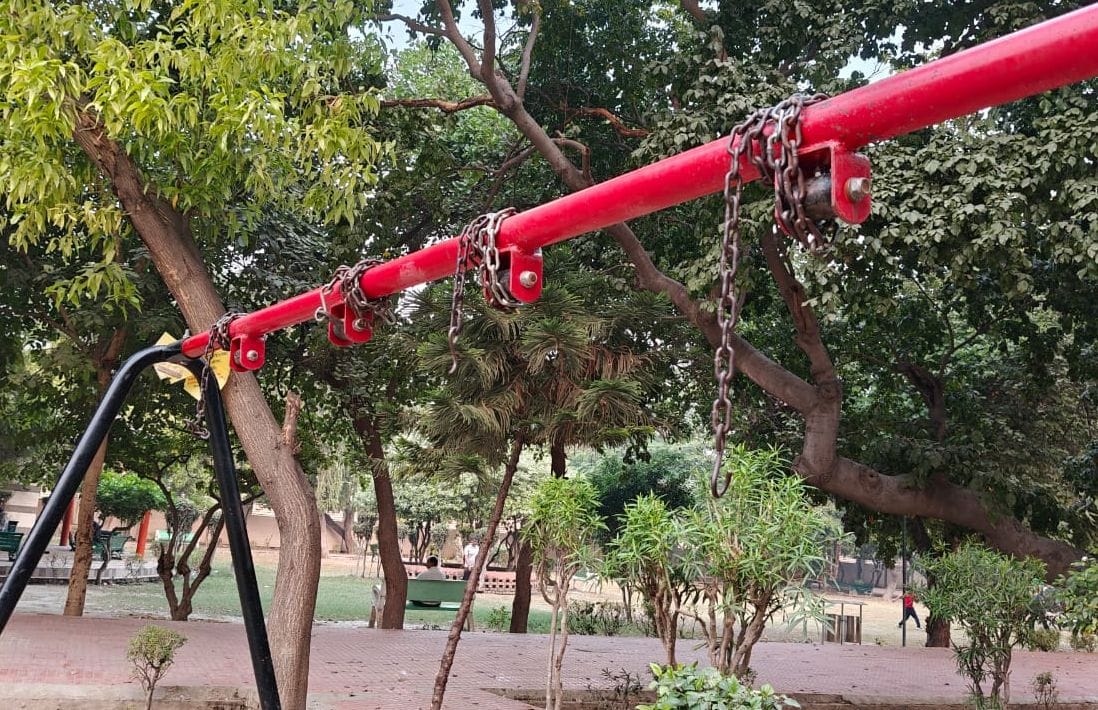 Swings installed in Gaukarna Park broken, city residents troubled by garbage lying on the track