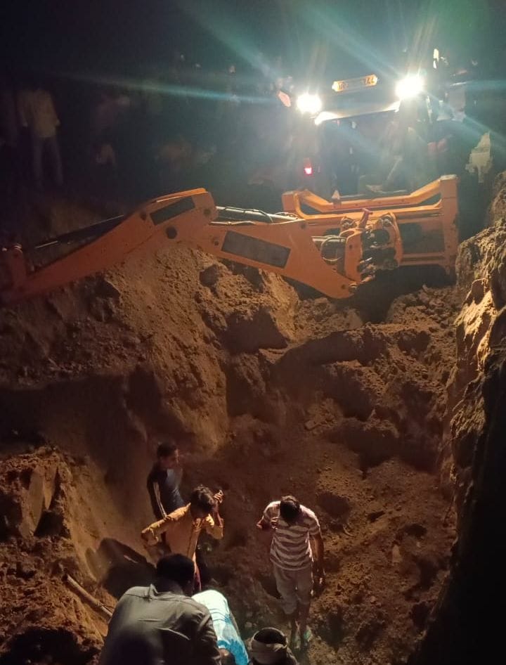 Two workers were buried while extracting bricks from an old boring pit, one died