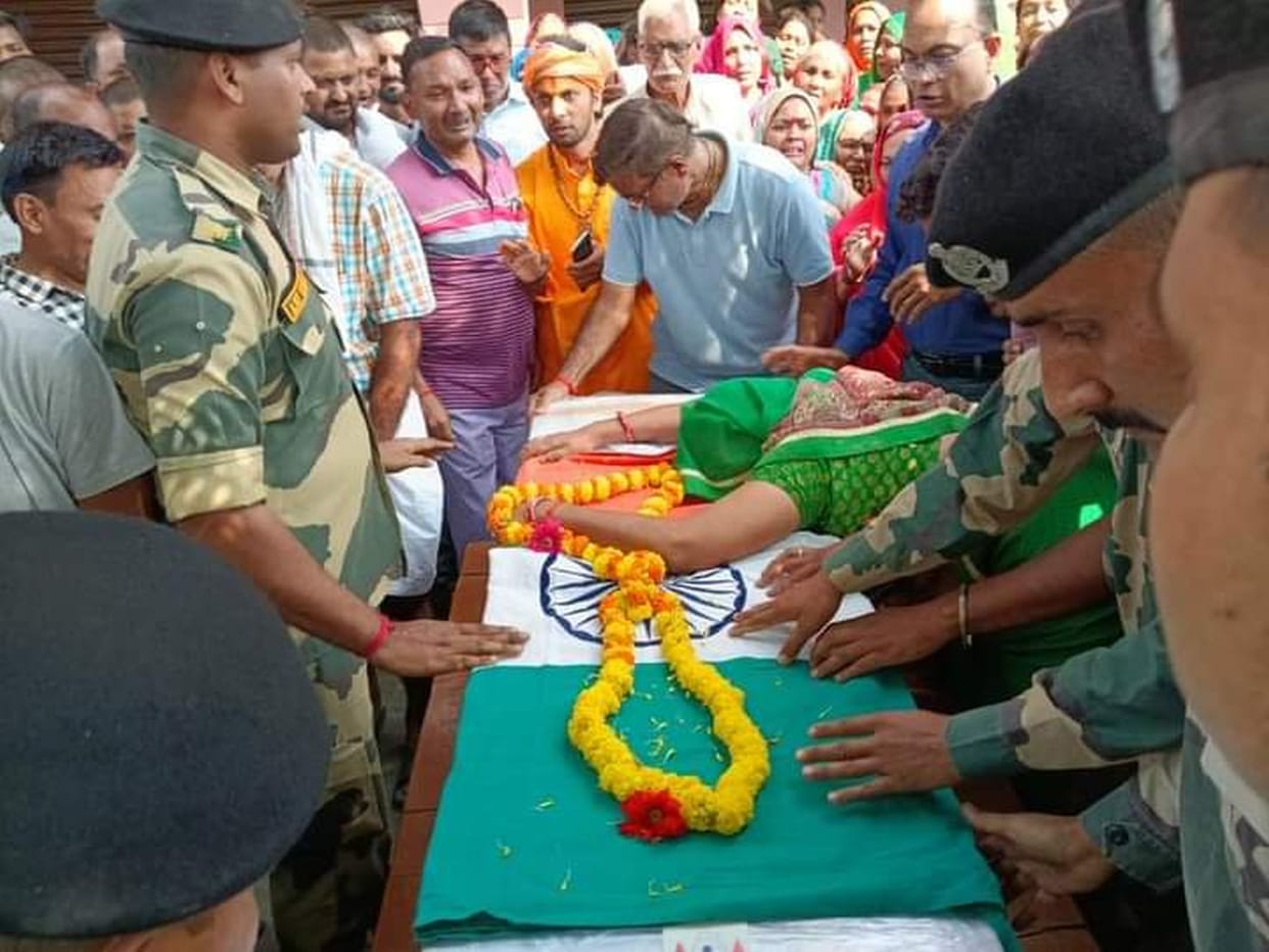 BSF jawan's body reached his native village from Assam, crowd gathered