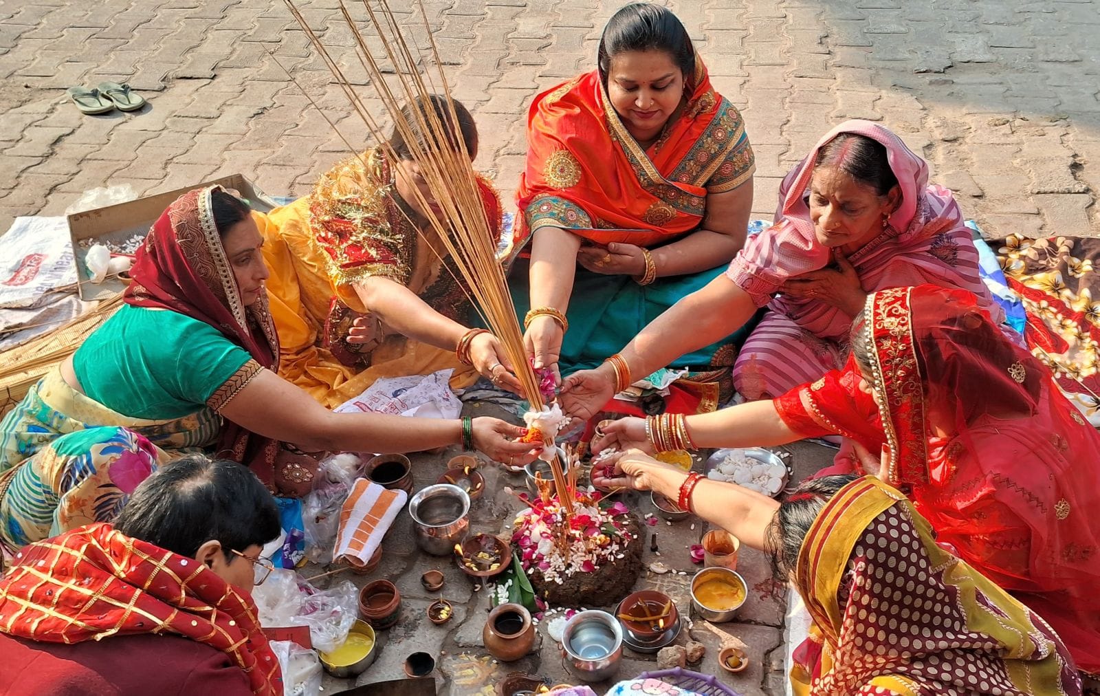 Govardhan Puja Rituals After Govardhan Puja, Don’t Throw Away the Cow Dung in hindi