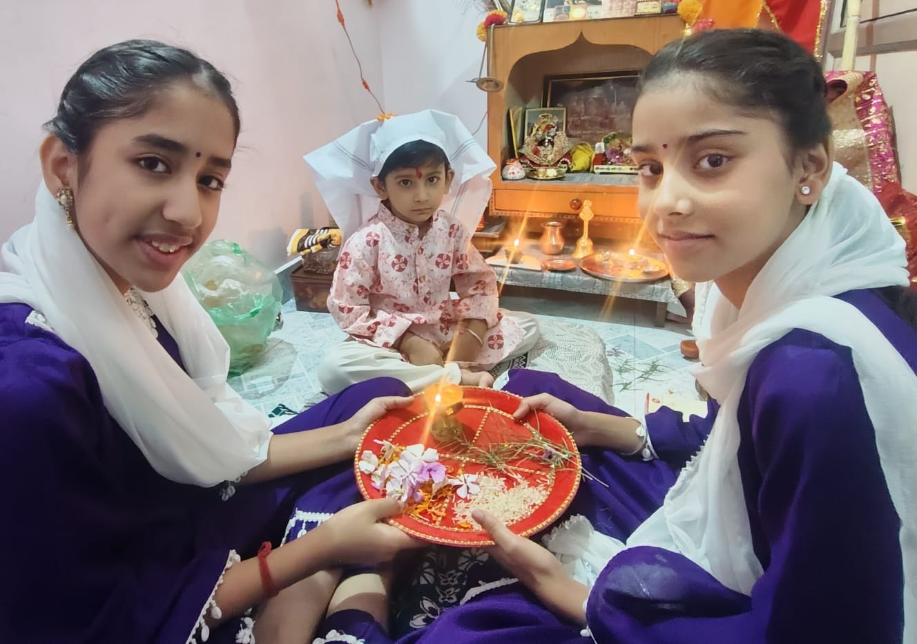 Bhai Dooj 2025 Niyam Samagri List What to Avoid Mistakes and Follow Puja Rules in Hindi