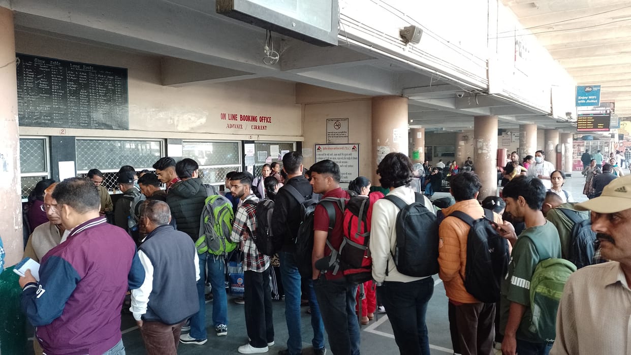 Seeing the rush of passengers, 10 additional buses were run for Chandigarh.