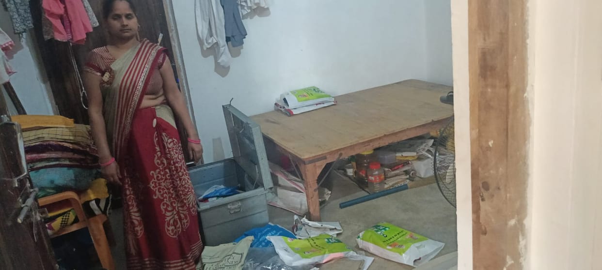 Thieves stole lakhs from five closed houses, report filed