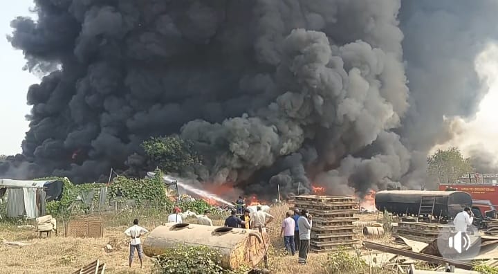 A massive fire broke out in two factory warehouses in the modern industrial area.
