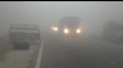 हाईवे पर दिखा कोहरा।