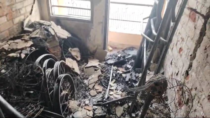 Massive fire broke out in a store full of tyres, goods worth lakhs of rupees burnt