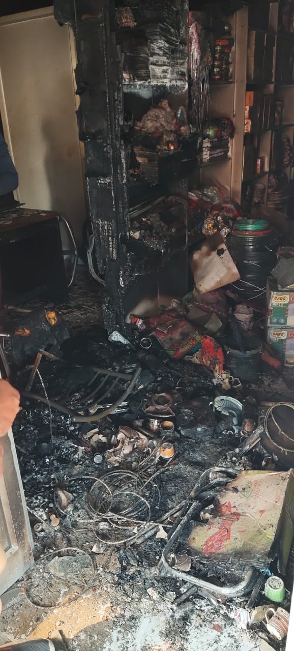 Fire broke out in two shops in Mangali Suratiya, goods burnt