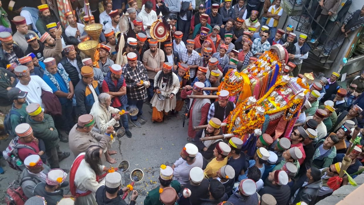 Dev ceremony in Sial, Jagatsukh, devotees gathered