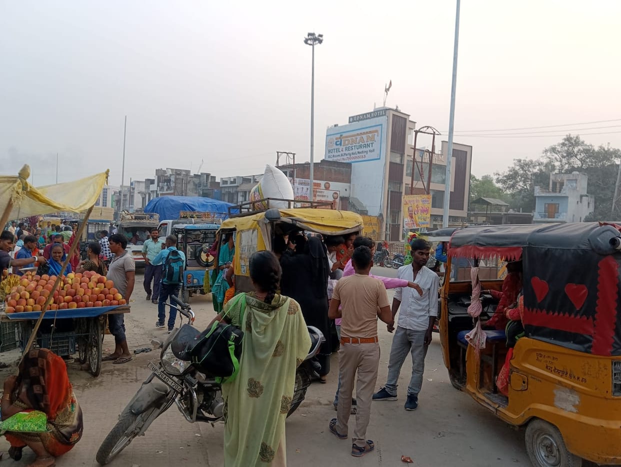 Sisters wandered in search of buses, illegal vehicles became their support