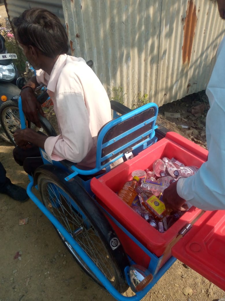 Disabled person caught smuggling liquor by taking out battery of tricycle in Damoh