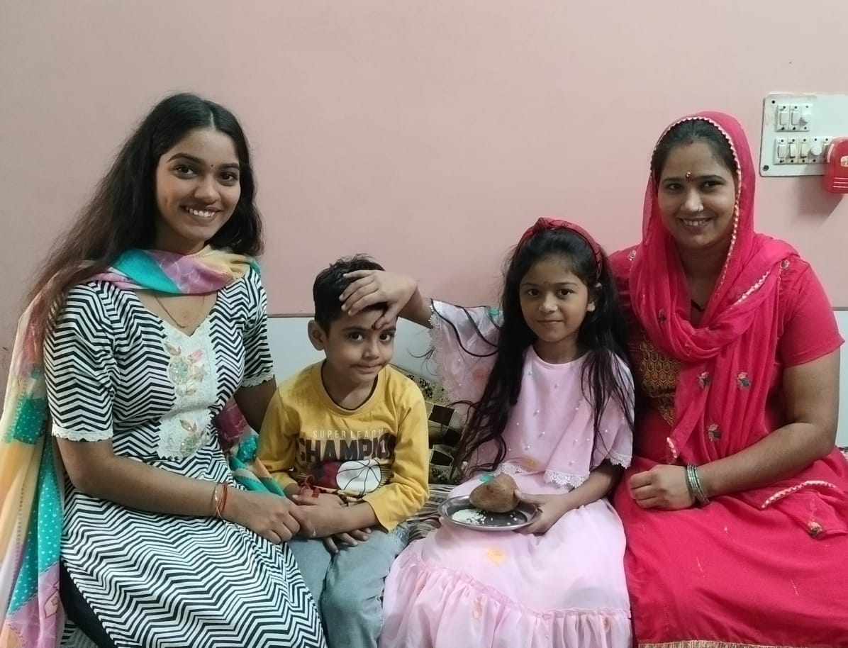 Bhaiya Dooj... Sisters put Tilak of love on the forehead of brothers