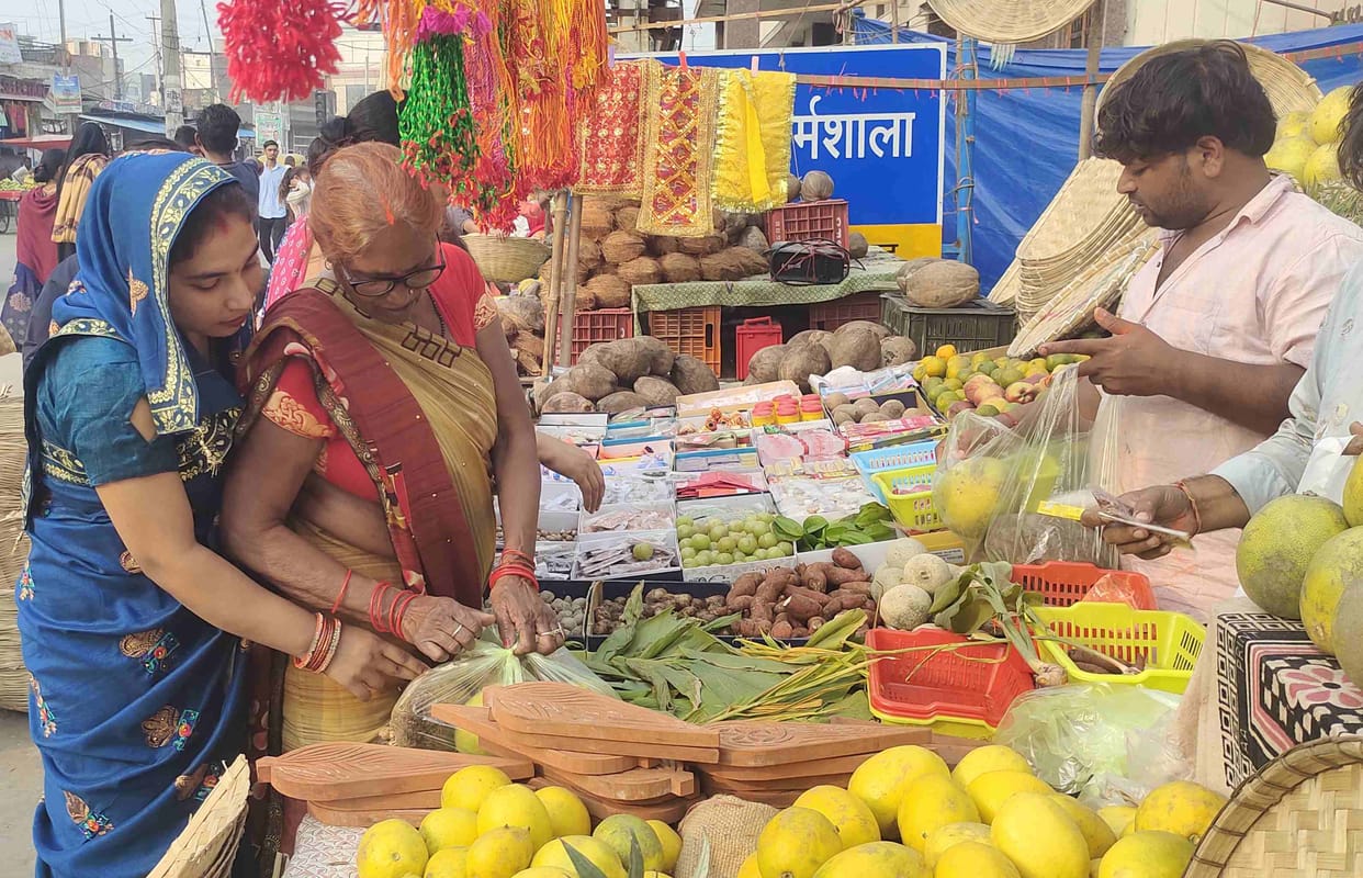 Chhath festival starts today, ghats decorated with colours