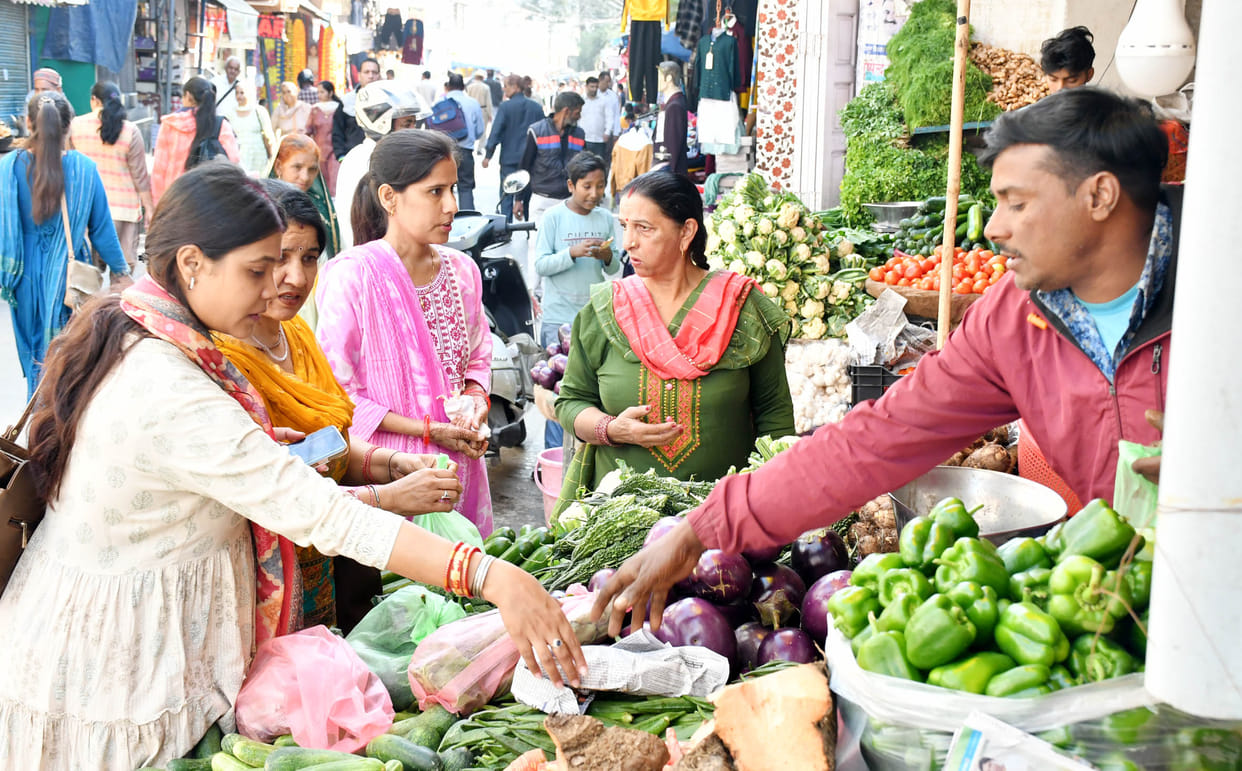 Inflation hits... peas become expensive, capsicum also spicy
