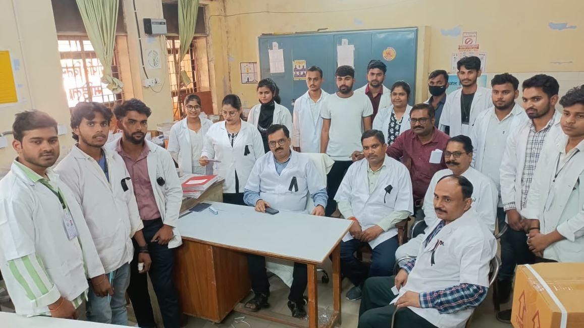 Hospital staff wore black bands for work when FIR was not registered