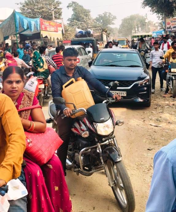 Jam cleared after hard work on Richha-Jehanabad road
