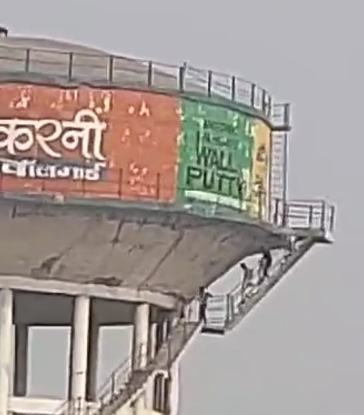 Video of youth doing stunts by climbing on water tank goes viral