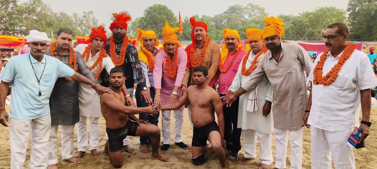 Ayush of Deoria beats Ramesh of Varanasi in wrestling