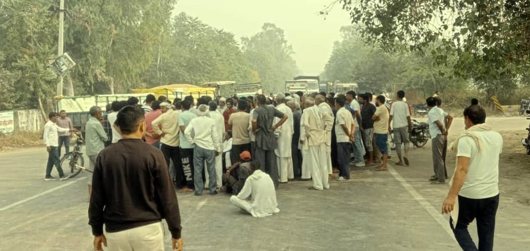 Villagers of Hasanpur blocked for speed breaker