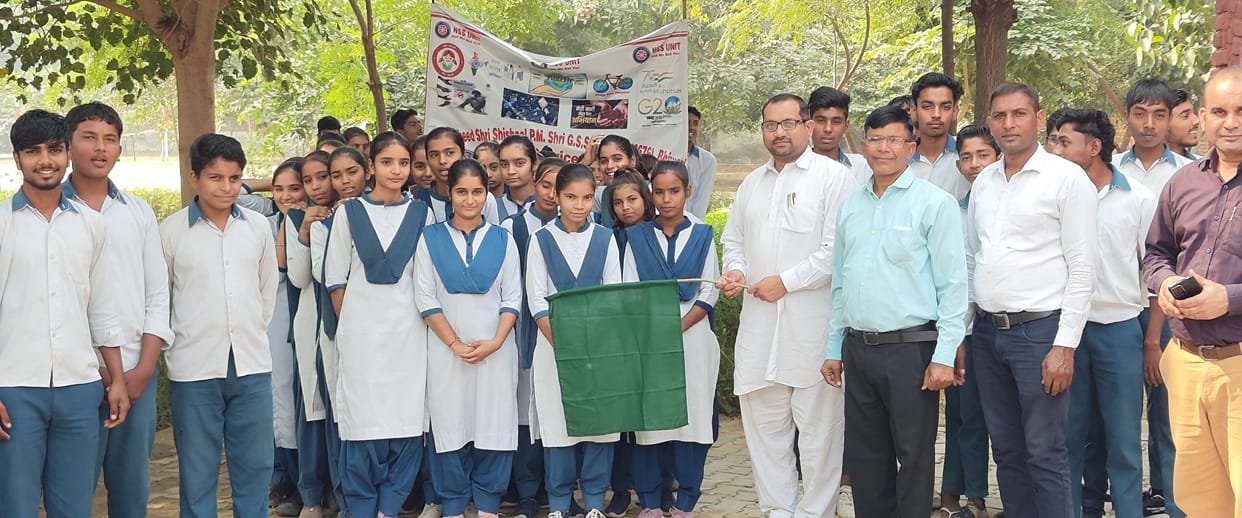Students took out awareness rally with the message of not burning stubble and adopting cleanliness