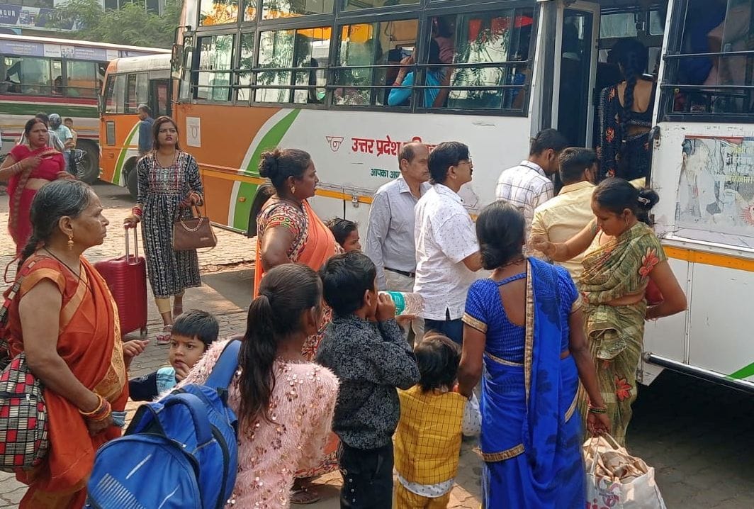 People started returning to work after the festival, crowd at the bus stand