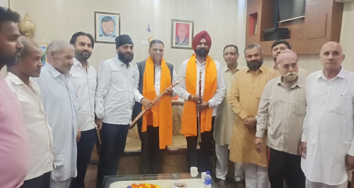 Haryana State Scheduled Caste Commission Chairman Dr. Ravindra Baliala reached Bahadurgarh.