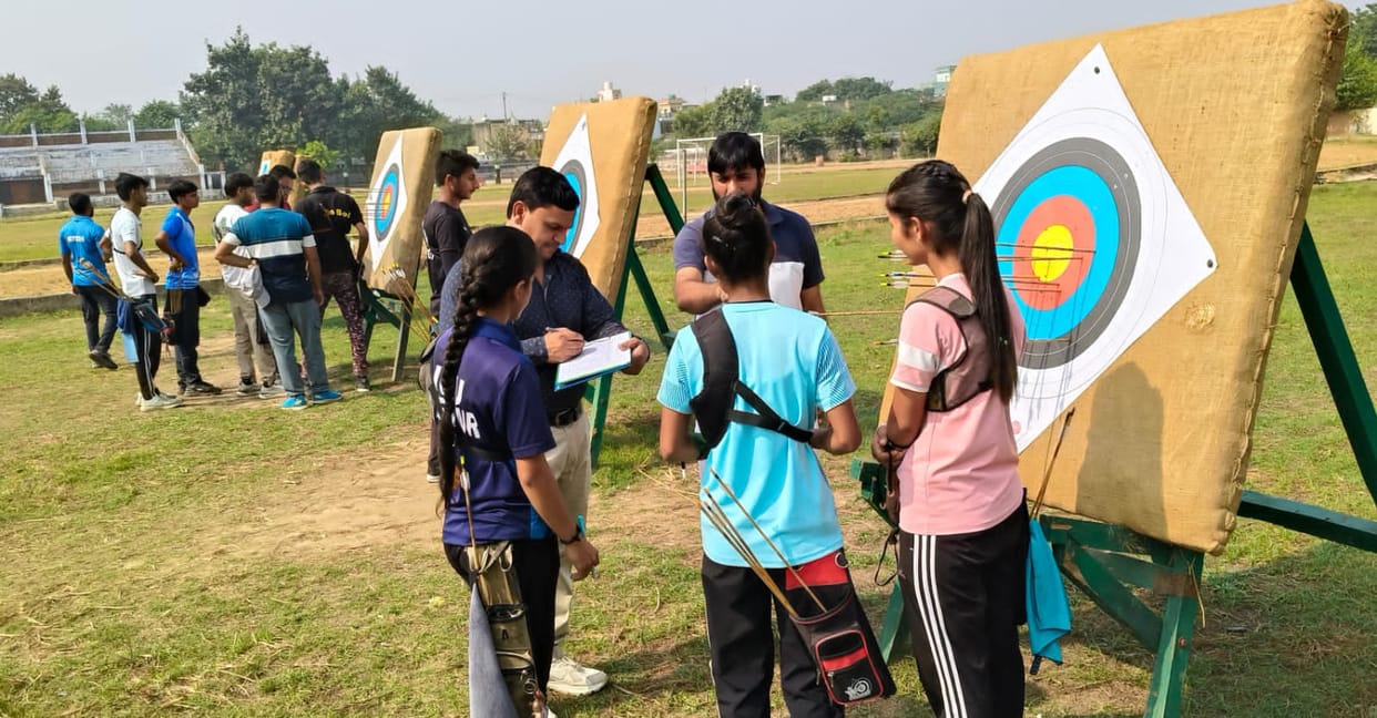 13 players from the district will aim for a medal in the archery competition.