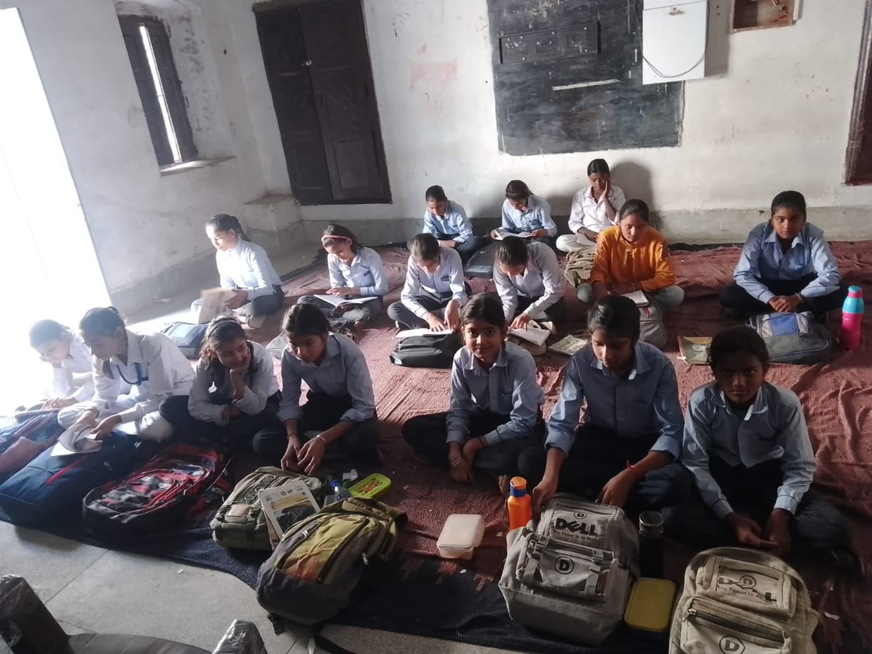 There is no provision of benches, girl students are shaping their future by sitting on carpets.