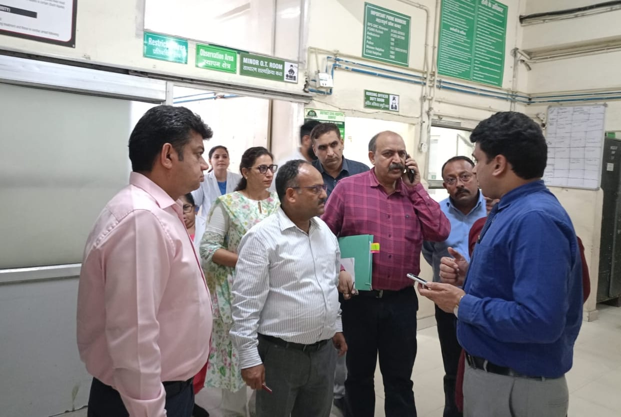 The director checked the arrangements by conducting surprise inspection in the wards of the district hospital.