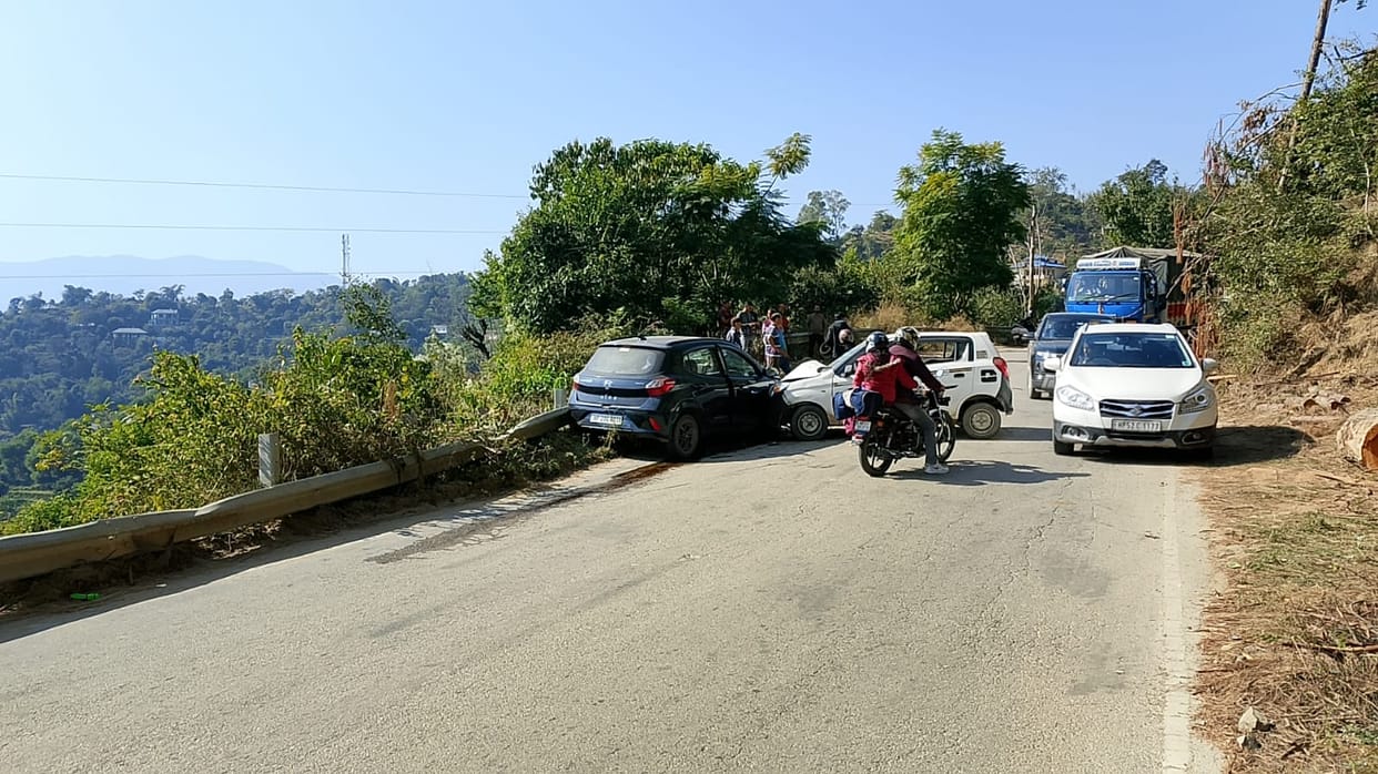 Two cars collide in Pakhri, three injured