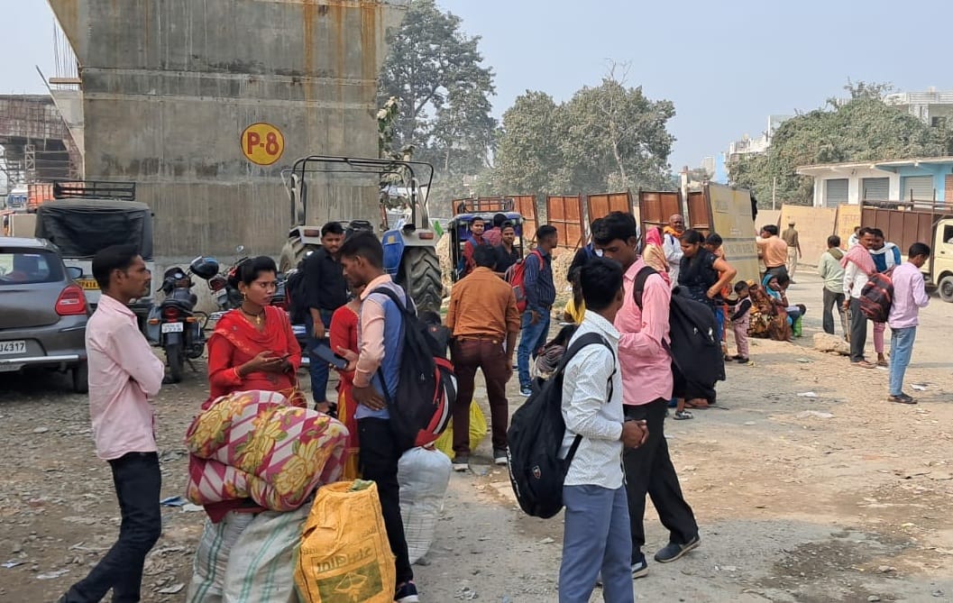 Passengers wandered in search of vehicles, there was a fight for seats in trains