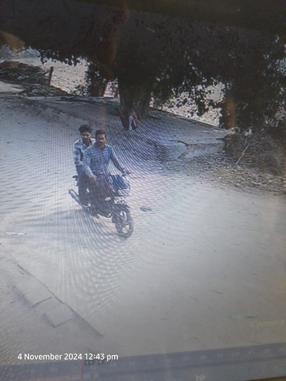 65 thousand rupees were taken out of the wallet by tricking an elderly woman