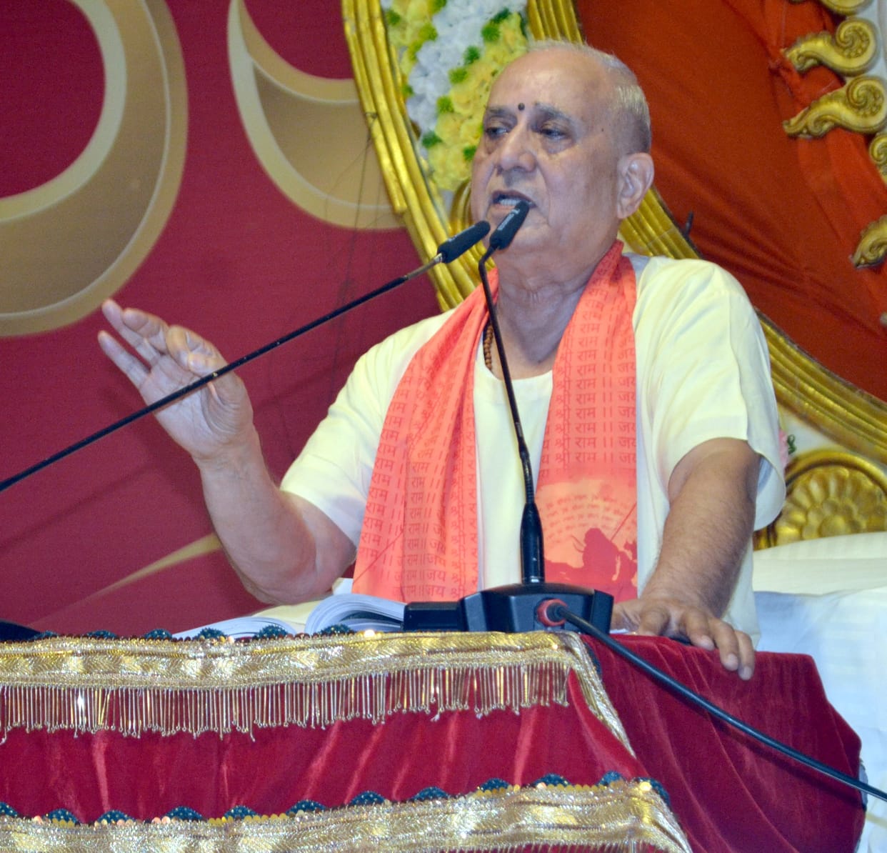 The eyes of the devotees became moist after hearing the incident of Shri Ram's departure to the forest.