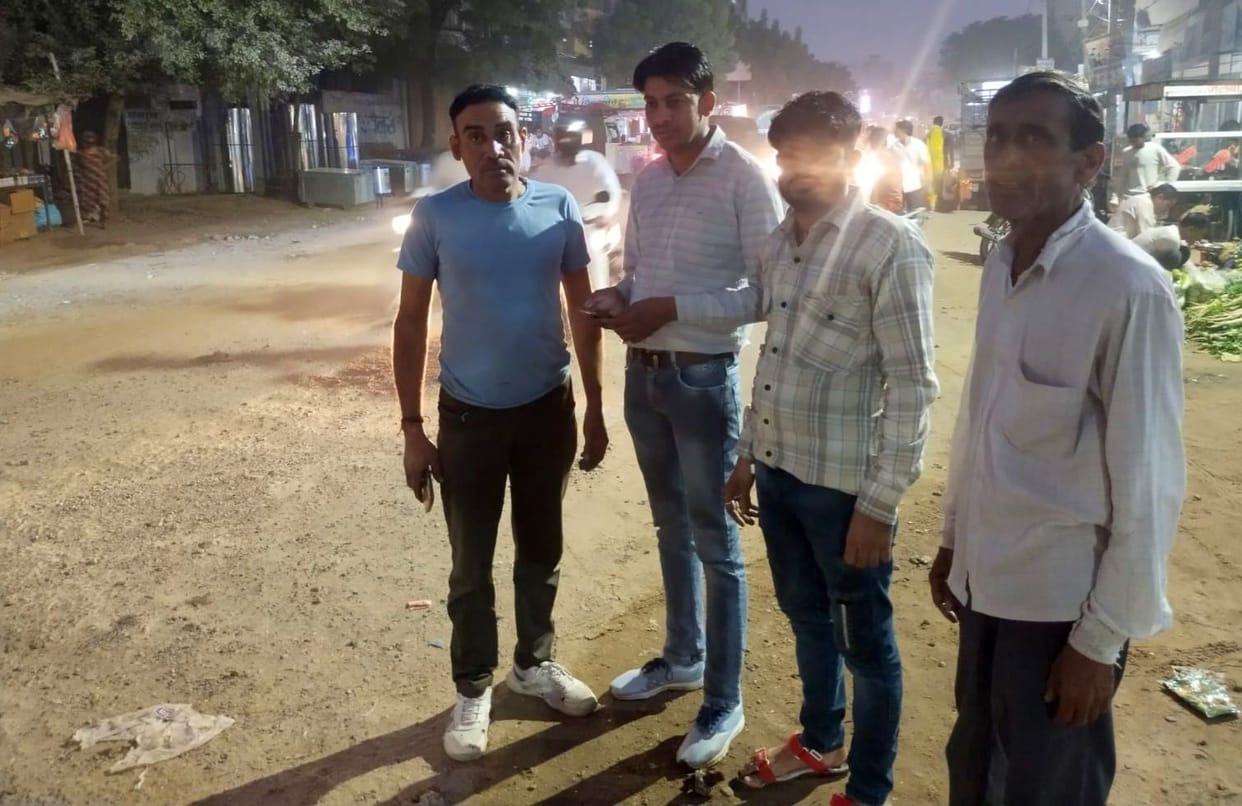 Citizens upset due to breakdown of road at Rajgarh turn of Bahal