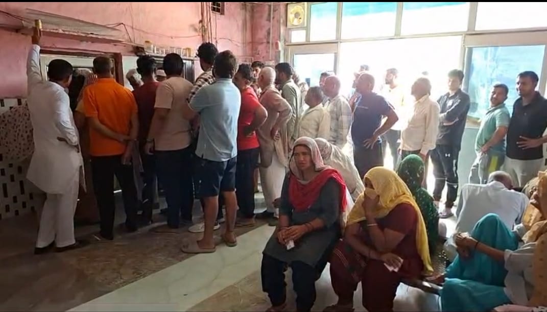 not getting fertilizer even after standing in line for hours