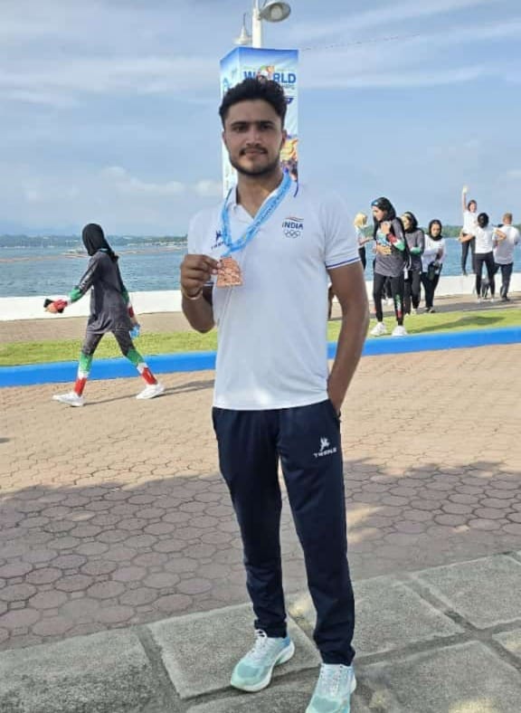 Won bronze medal in Dragon Boat World Championship