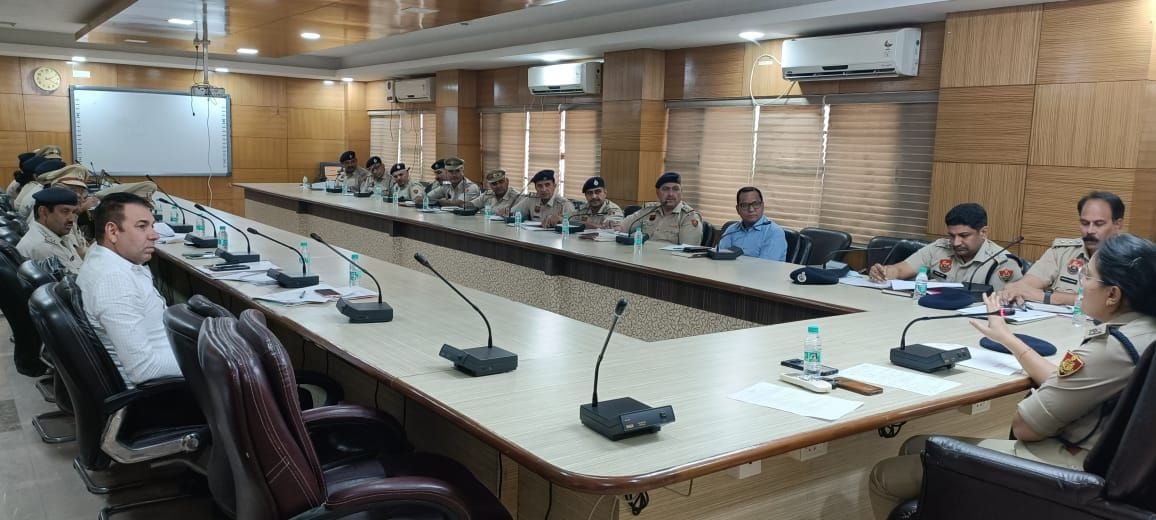 Officials held a meeting regarding road safety quiz competition