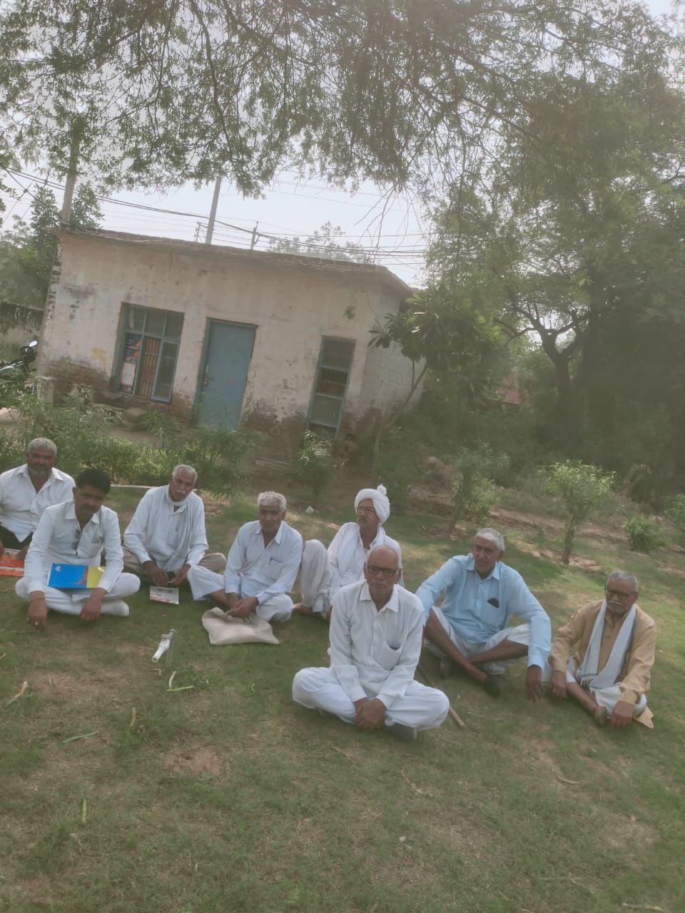 Underpass construction struggle committee delegation handed over demand letter to SDM