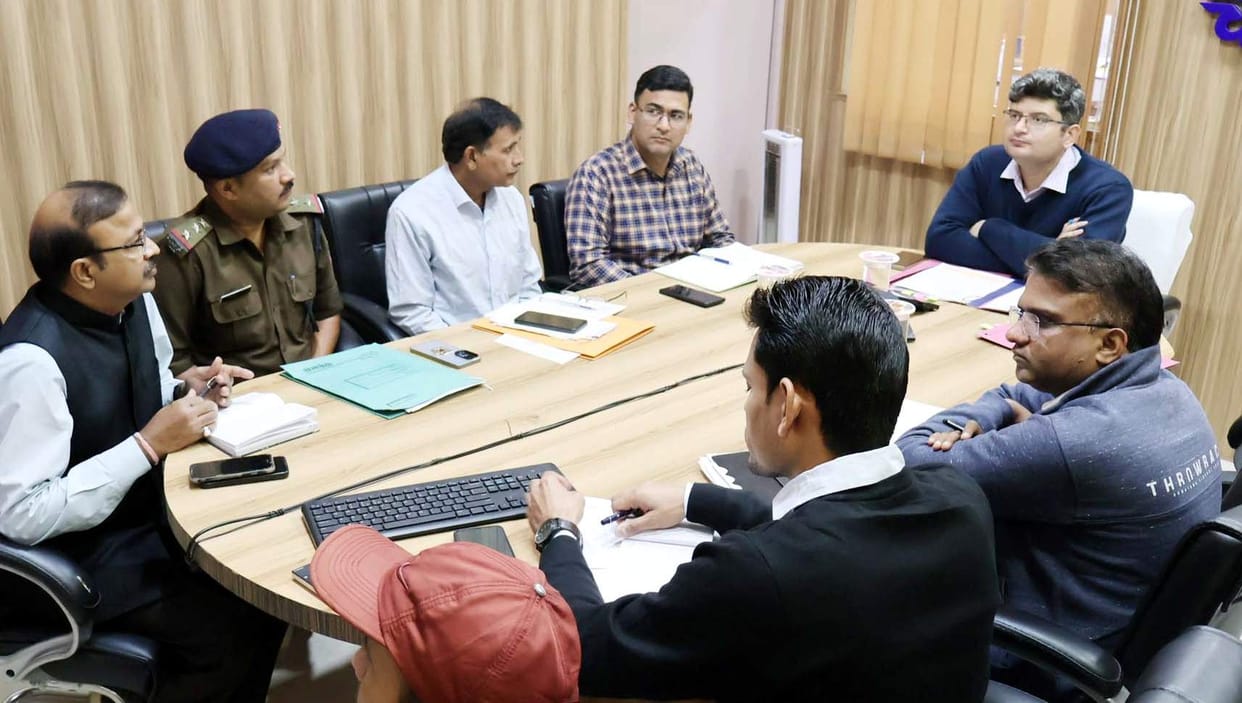 Improve accident prone areas of roads: DM