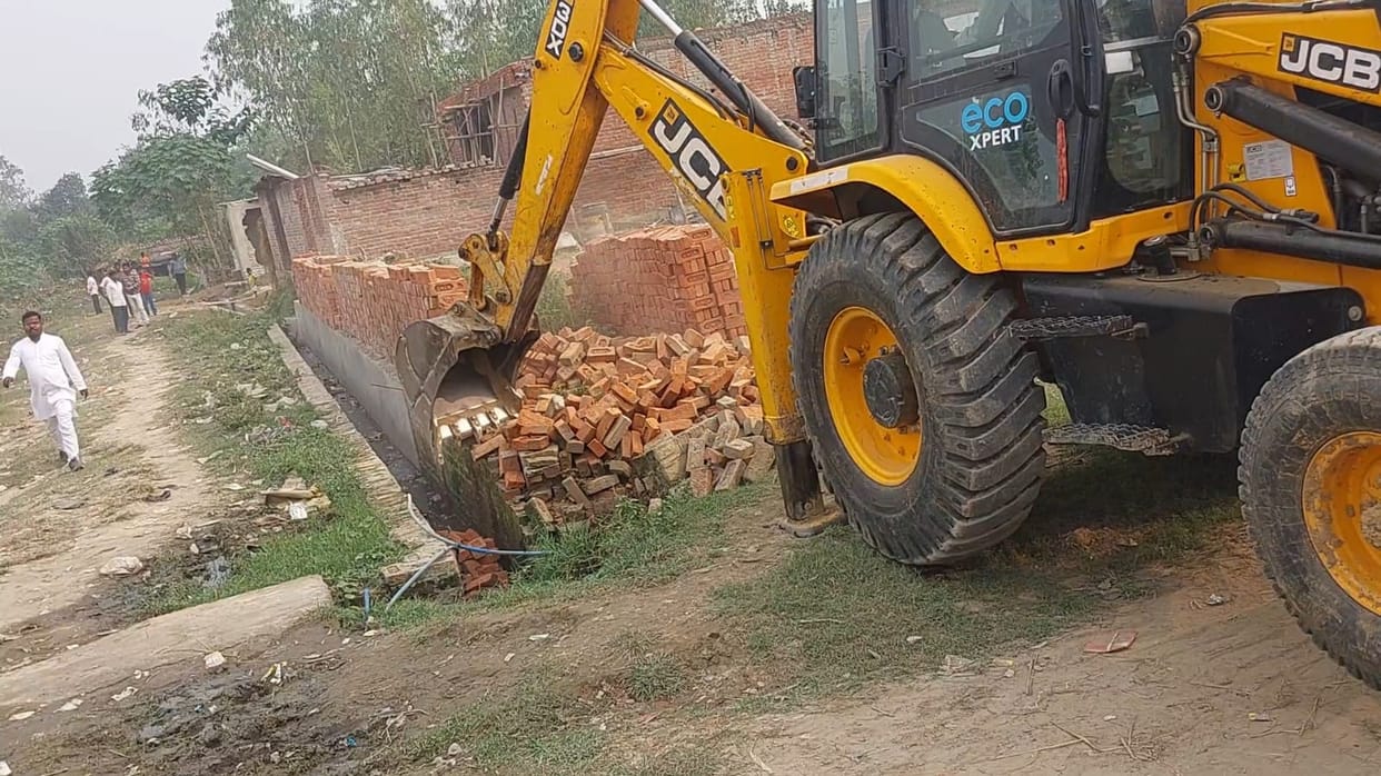 Illegal occupation removed from nine bighas of barn land