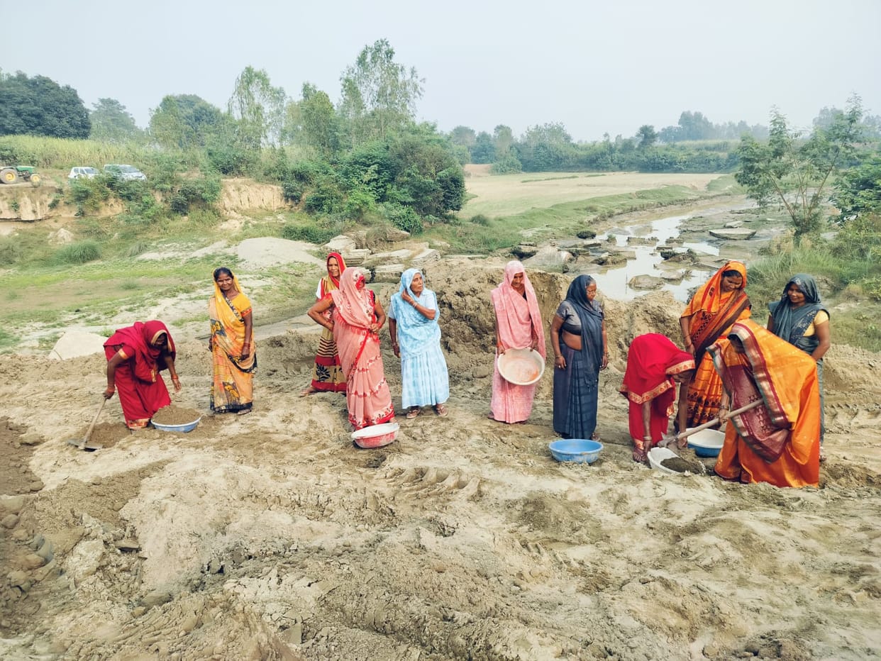 Farmers united and built a kutcha dam