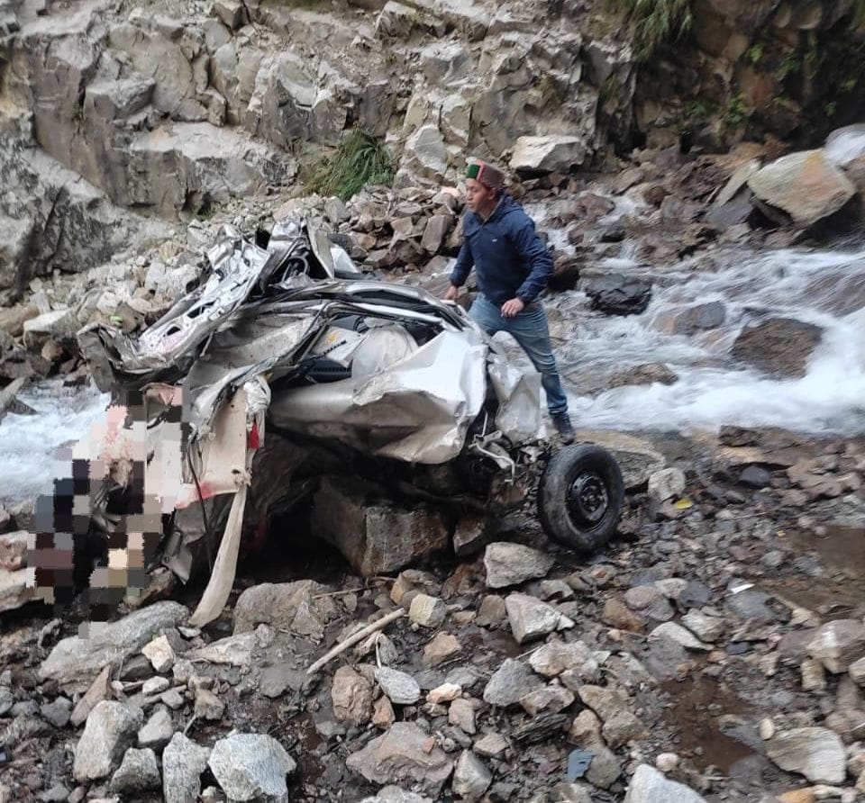 Car accident in Nigulsari, driver dies