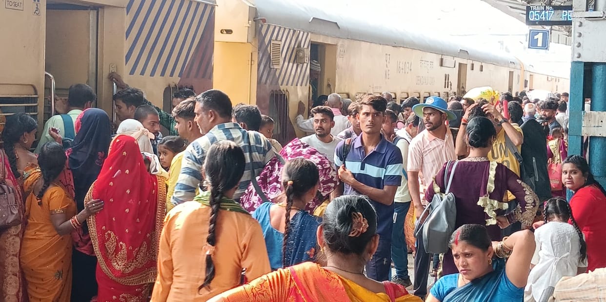 Passengers in trouble, jostling for seats in buses and trains