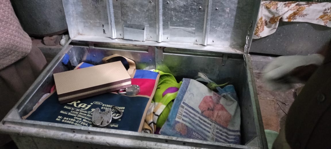 The family was sleeping, miscreants stole cash and jewelery from the rooms.