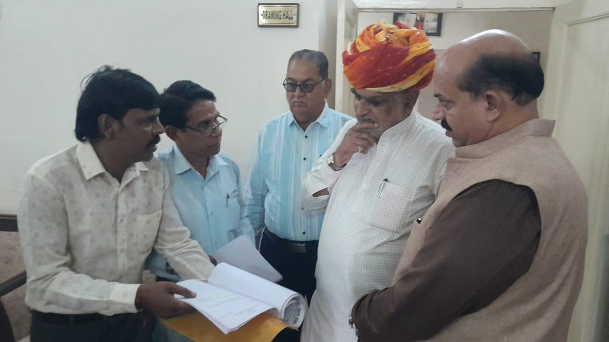 Minister of Self Government Department Jhabar Singh Kharra held a public hearing in Ajmer