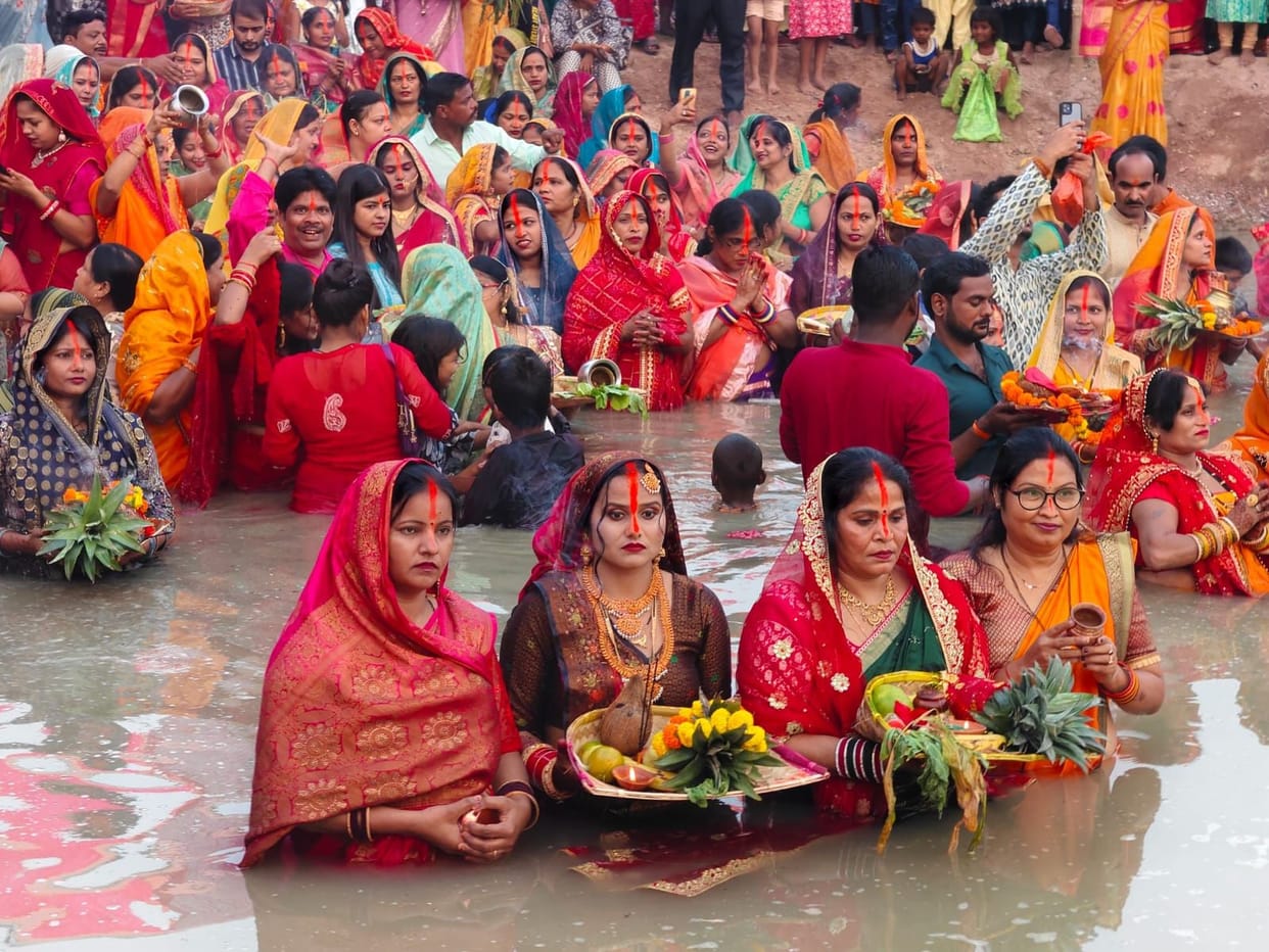 Arghya was offered to the setting sun, the ghats echoed with the chants of Chhathi Maiya
